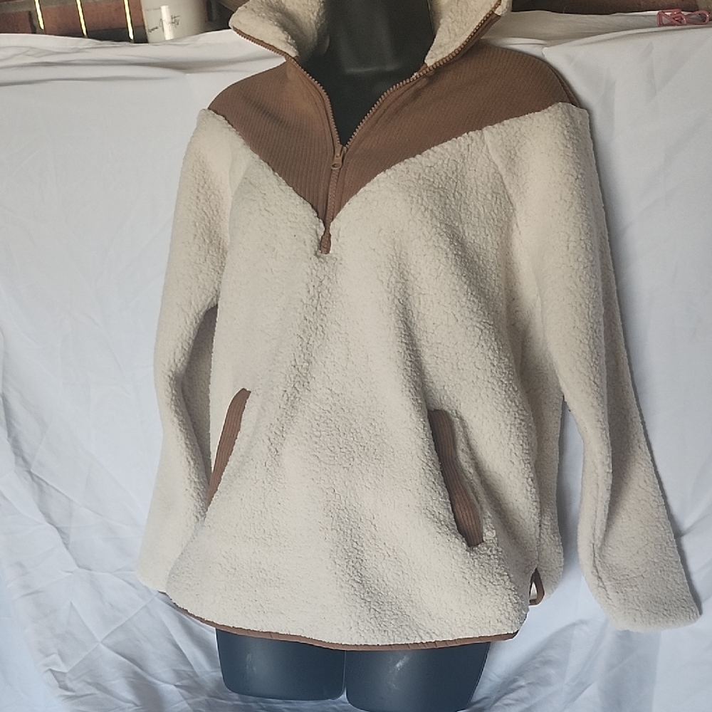 Time and Tru Cream and Tan Fleece Pullover